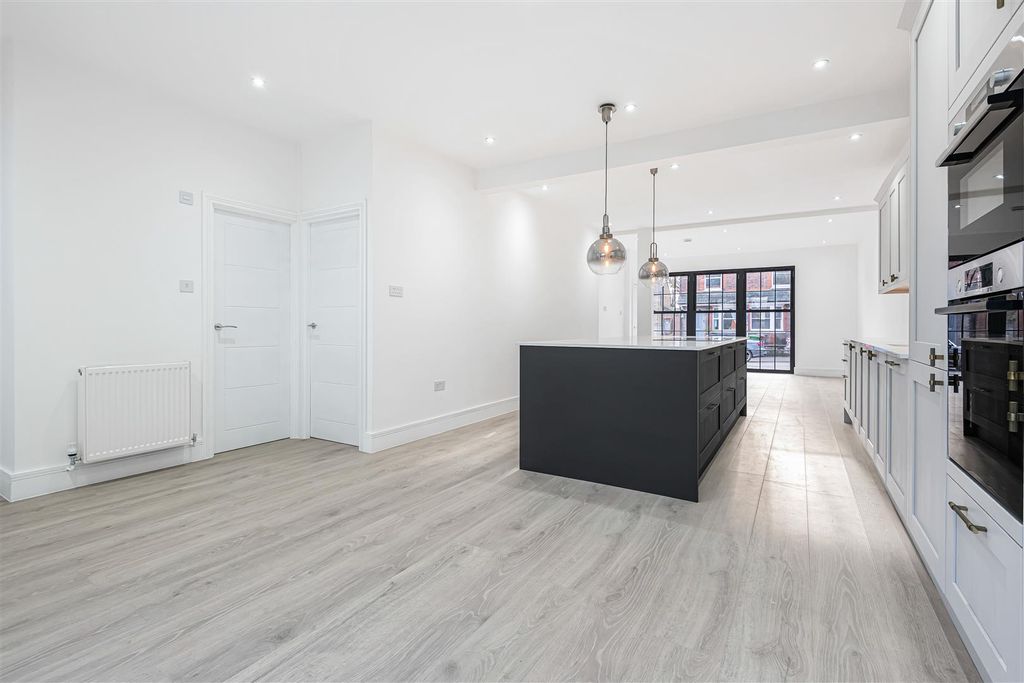 Property photo 3 of 23 27_68694.Jpg