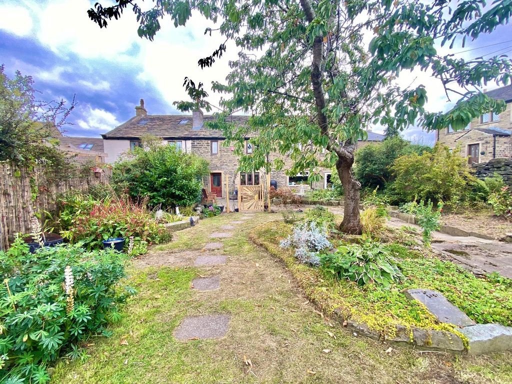 Property photo 2 of 18 Externally