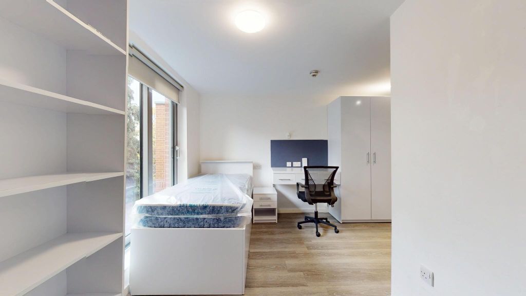 Property photo 1 of 19 Bedroom