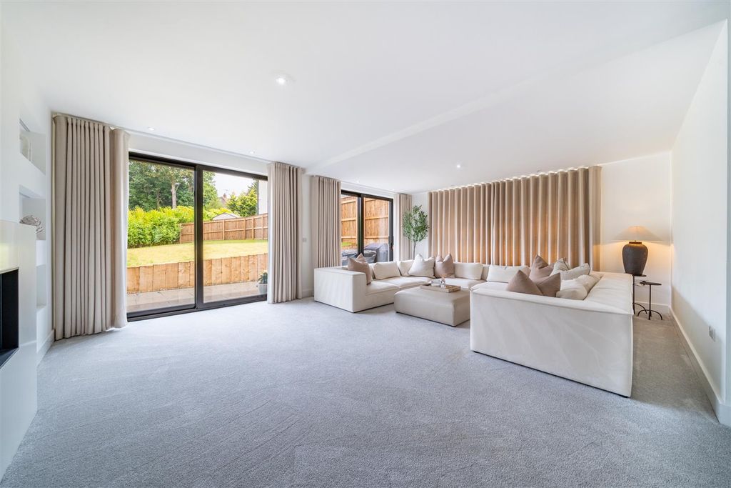 Property photo 3 of 25