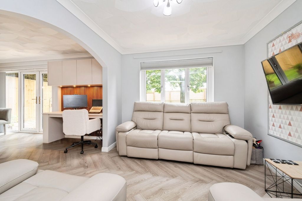 Property photo 3 of 19 Pbox-Img.Jpg