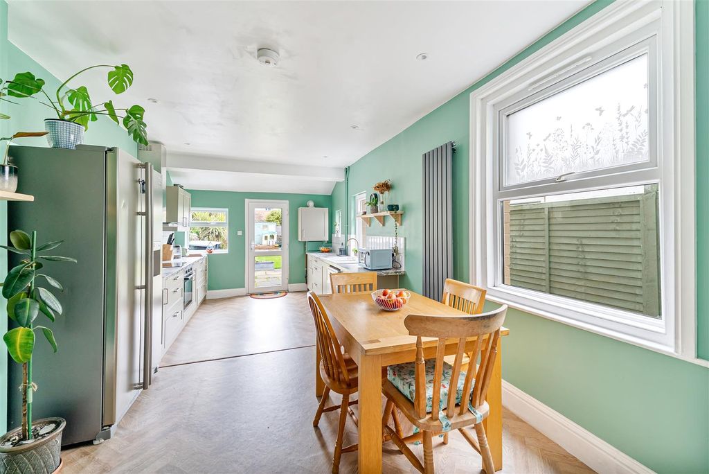 Property photo 3 of 20 Kitchen/Dining Room