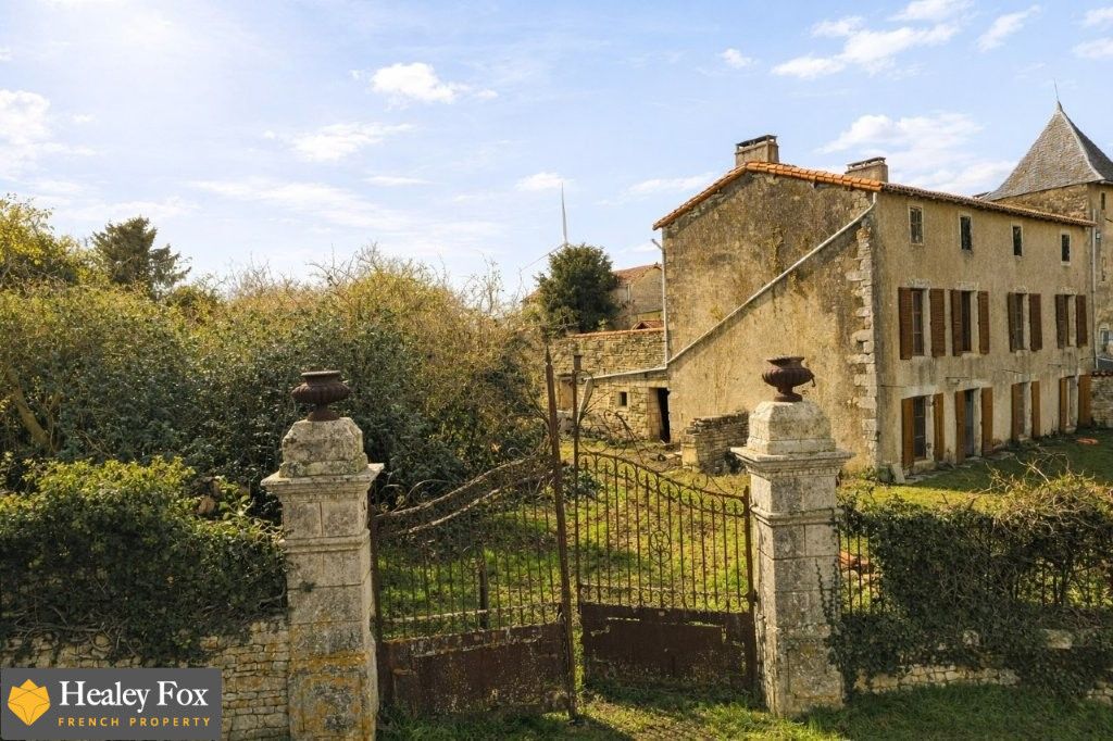 Property photo 2 of 41 2696A71527A131