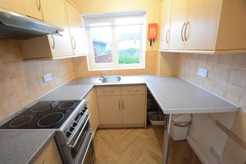 Property photo 3 of 9 Kitchen