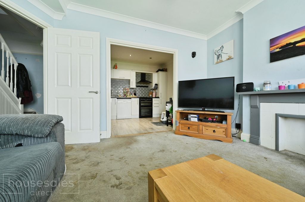 Property photo 3 of 11