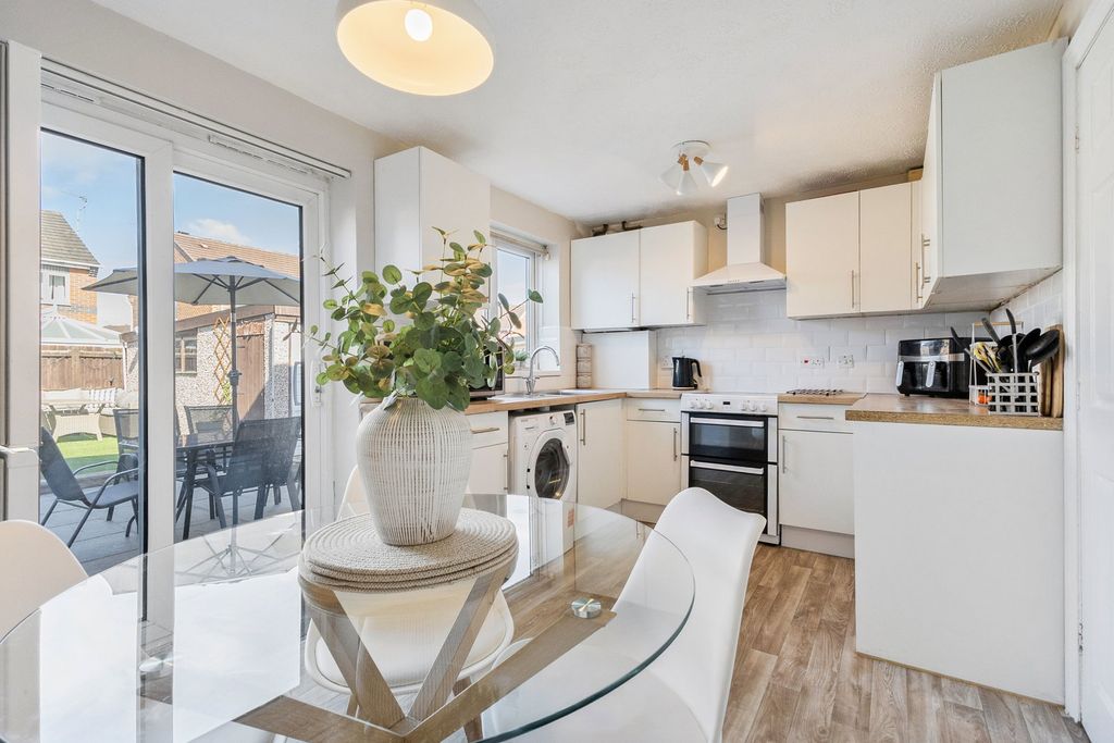 Property photo 2 of 25