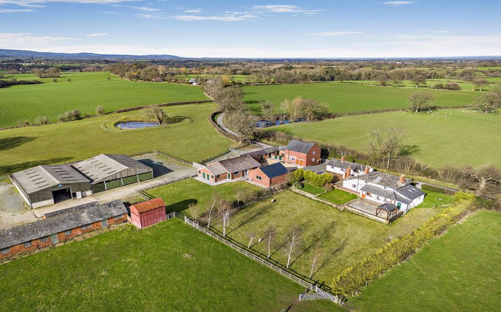 Property photo 3 of 35 Setting