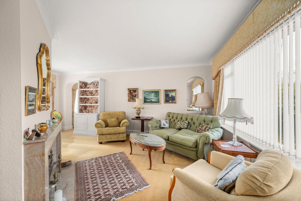 Property photo 2 of 20