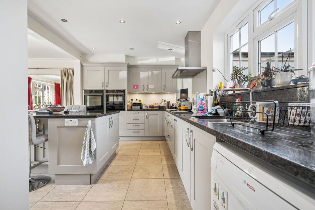 Property photo 2 of 14 Photo 6