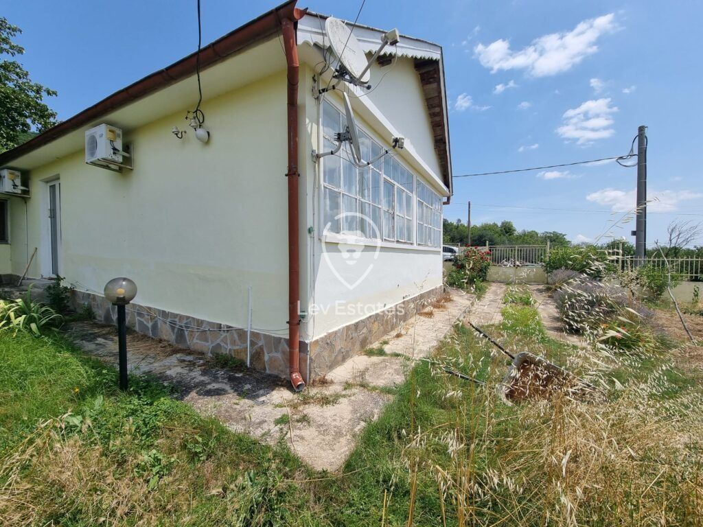 Property photo 2 of 20