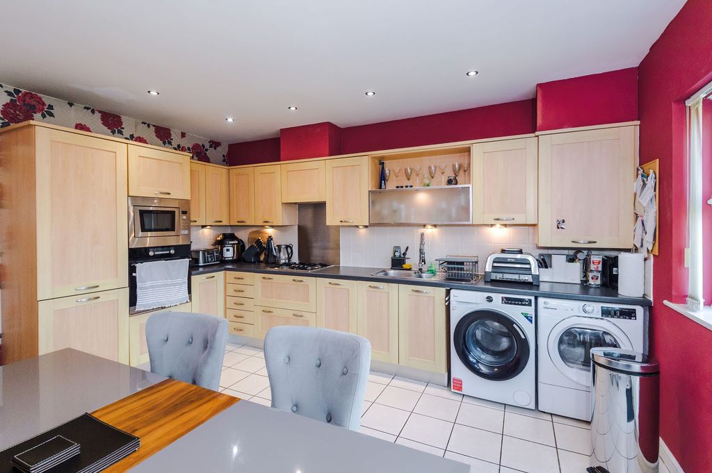 Property photo 2 of 30