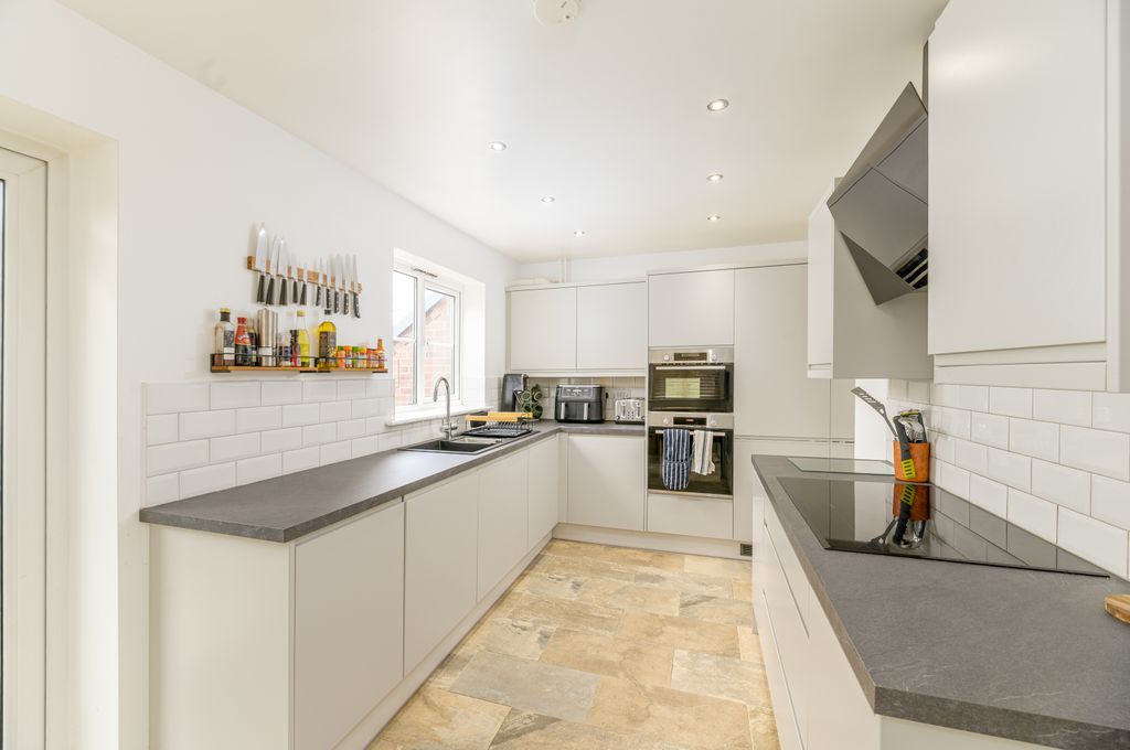 Property photo 2 of 38 07