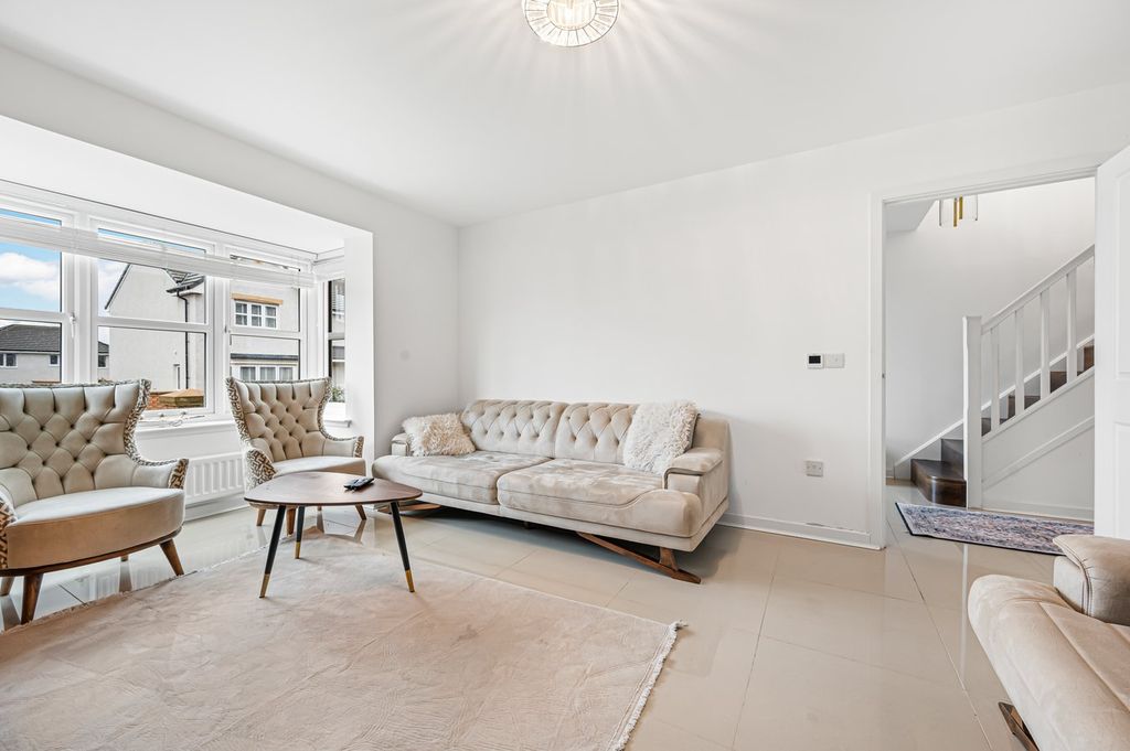 Property photo 3 of 32