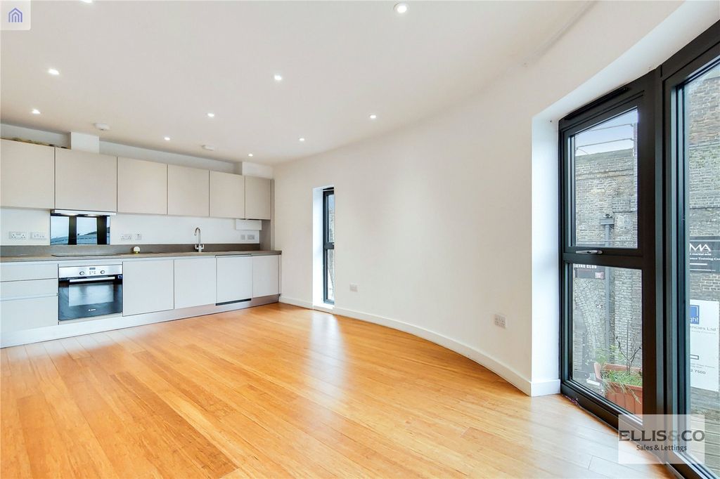 Property photo 1 of 14 Picture No. 10