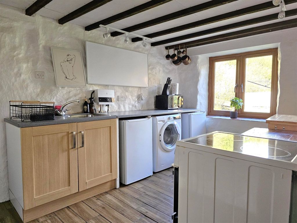 Property photo 3 of 15 Kitchen