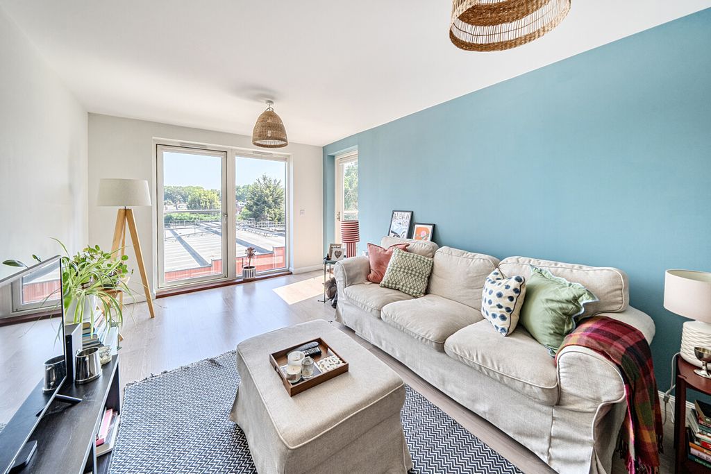 Property photo 1 of 16 1482430-17-6A3Bea...