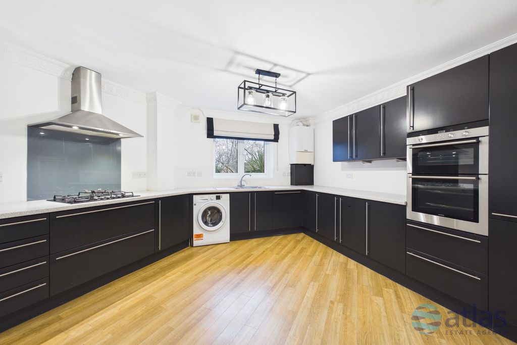 Property photo 2 of 18 Kitchen