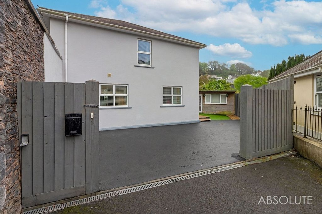 Property photo 1 of 25