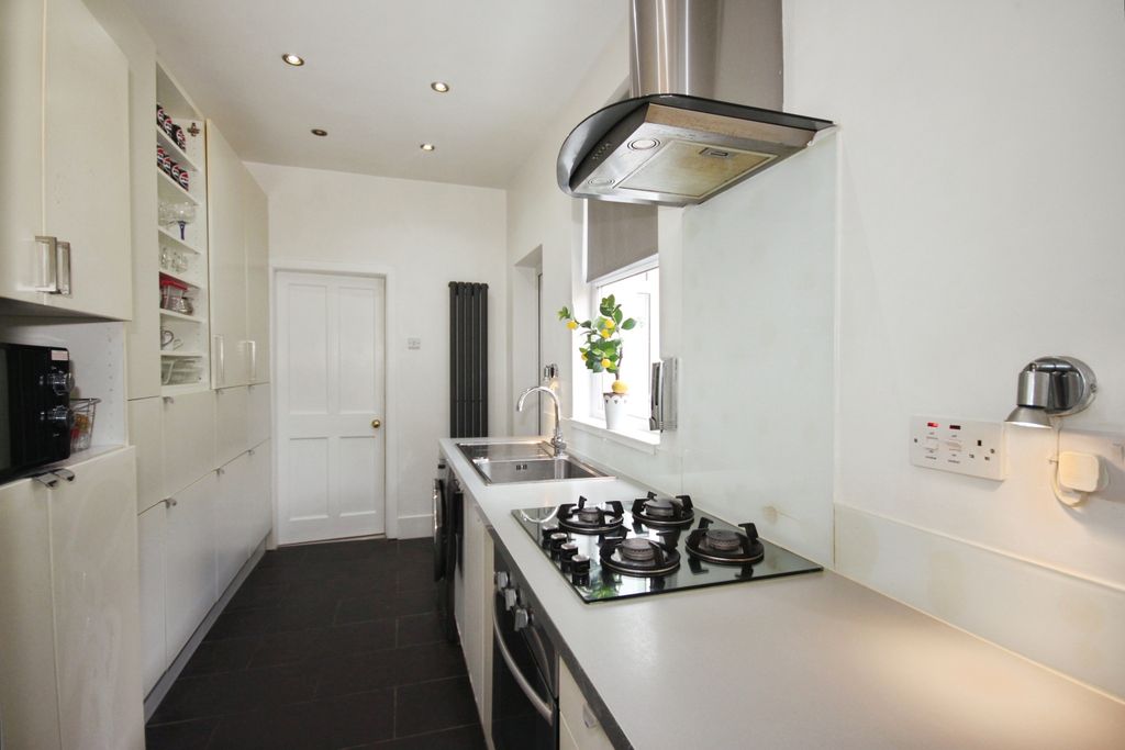 Property photo 2 of 17 Kitchen