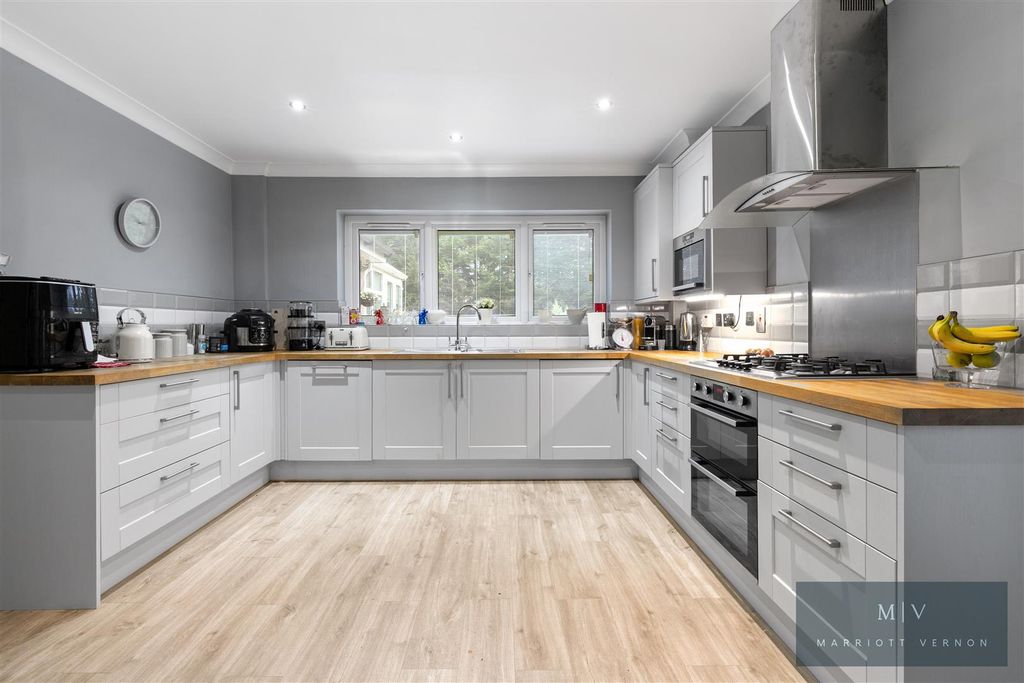 Property photo 2 of 19 Wilks Gardens 14 MV-4.Jpg