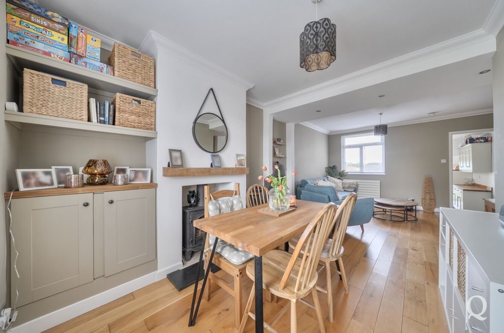 Property photo 3 of 21 89Edeb16-7Ca2-456...