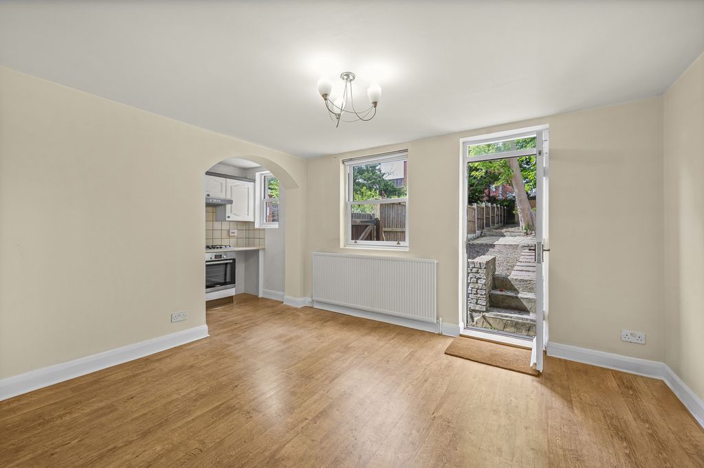 Property photo 3 of 12