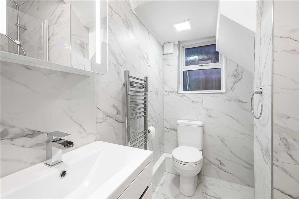 Property photo 3 of 8 Bathroom