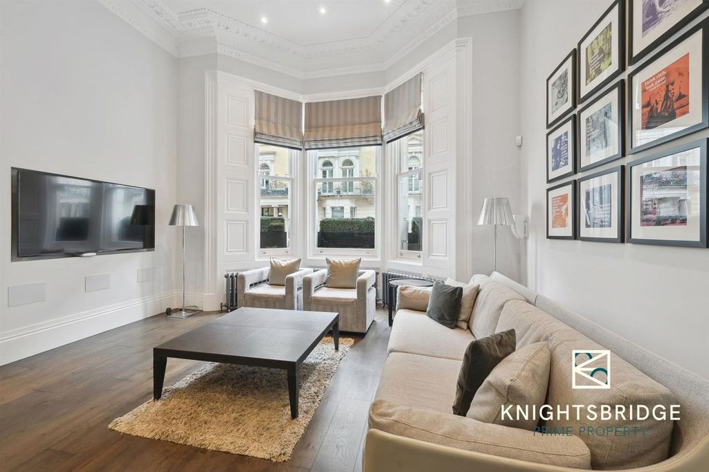 Property photo 1 of 19 De Vere Gardens (2).Jpg