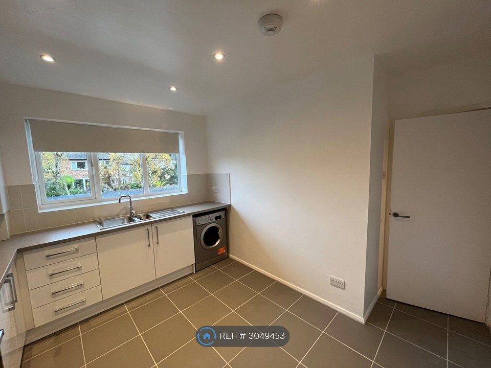 Property photo 2 of 16 Kitchen 2