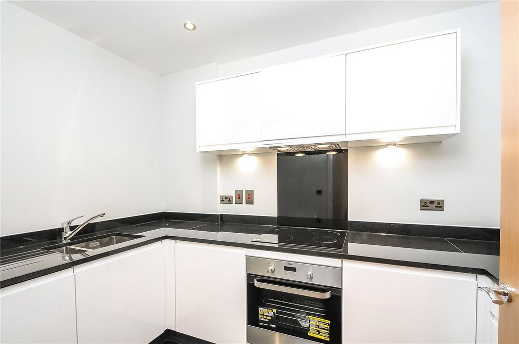 Property photo 2 of 8 Picture No. 14