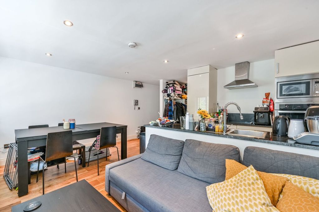 Property photo 1 of 5