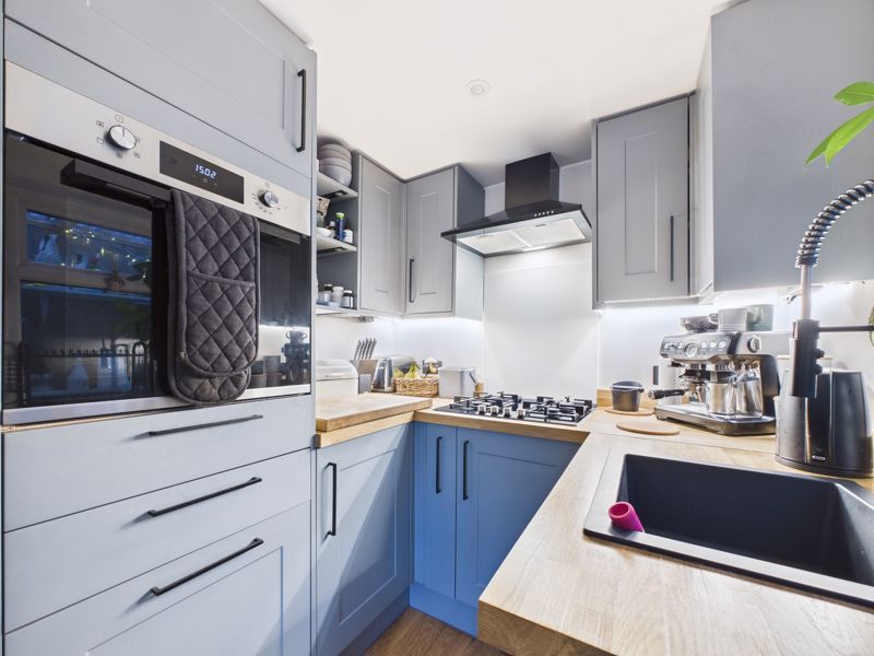 Property photo 2 of 19 Kitchen