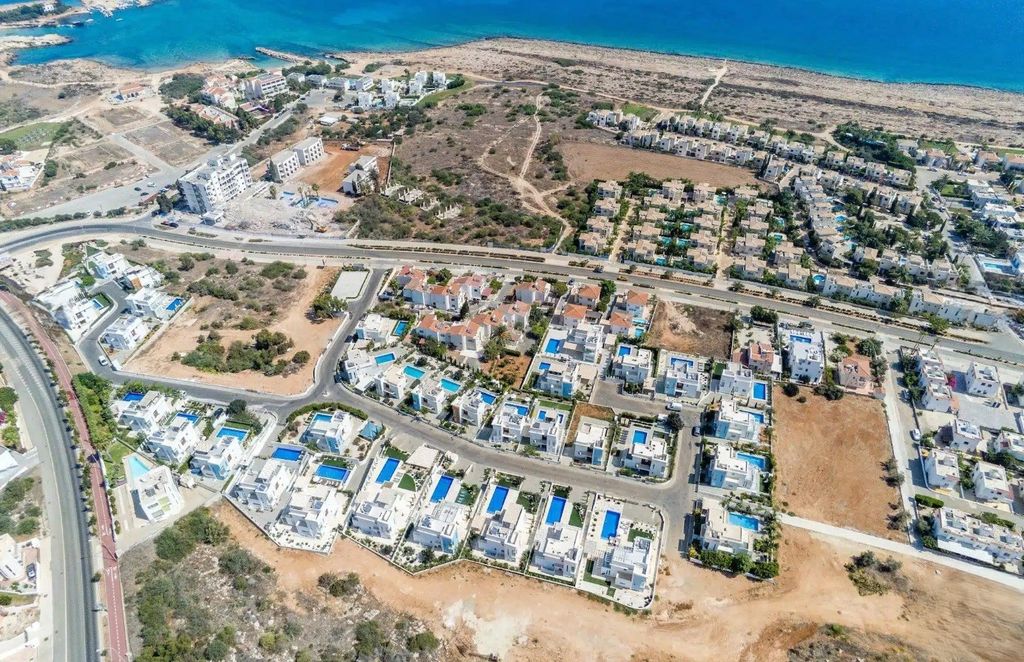 Property photo 3 of 18