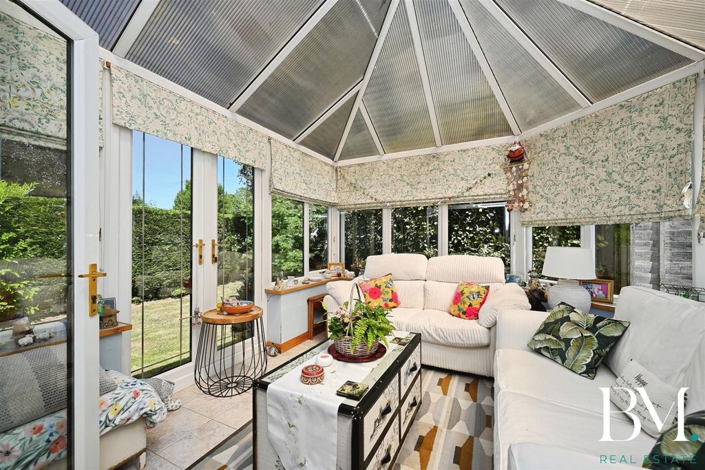 Property photo 3 of 28 Conservatory