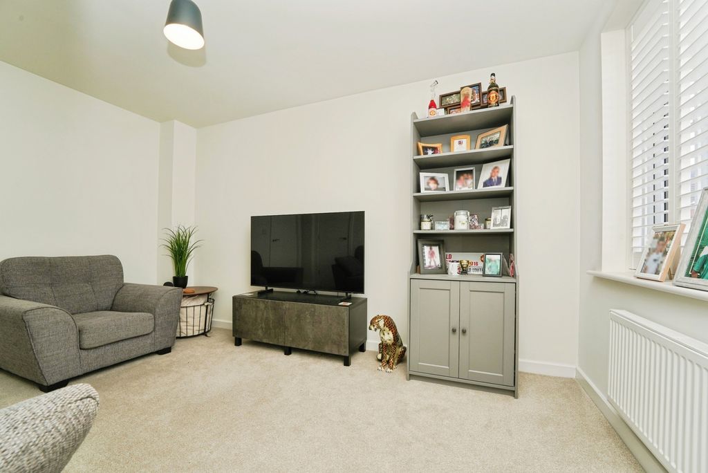 Property photo 3 of 13 Pbox-Img.Jpg