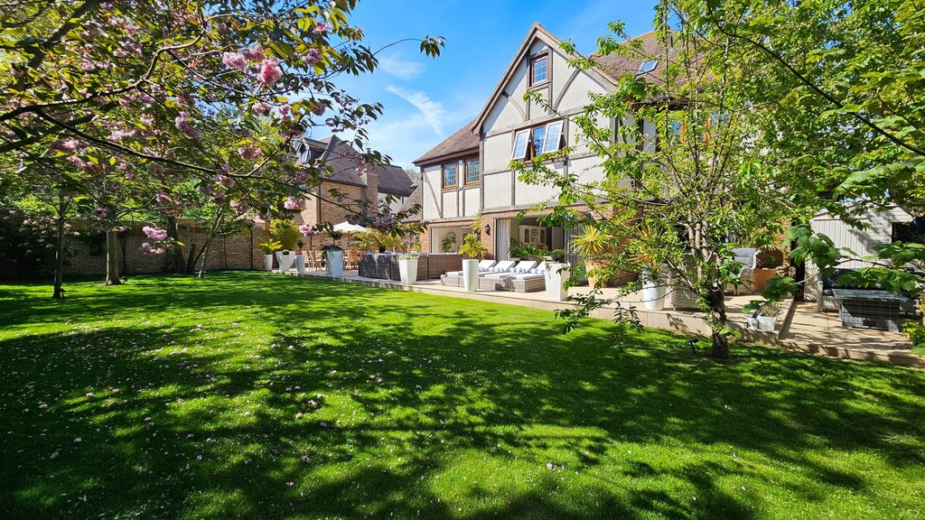 Property photo 2 of 32