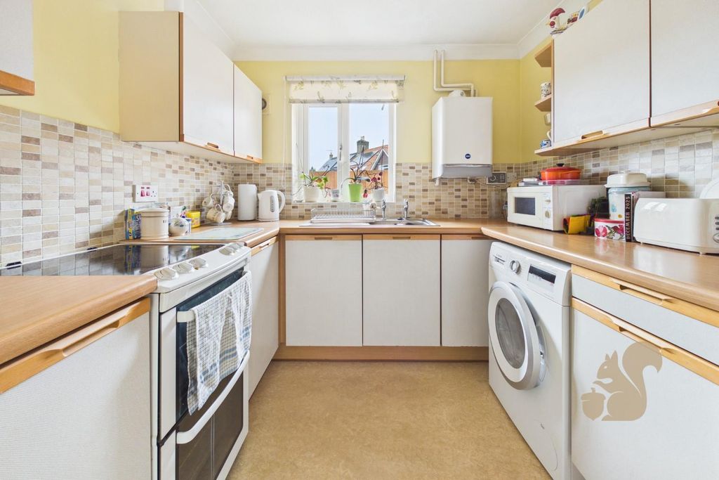 Property photo 3 of 14 Kitchen