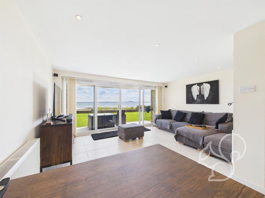 Property photo 2 of 22 Living Room