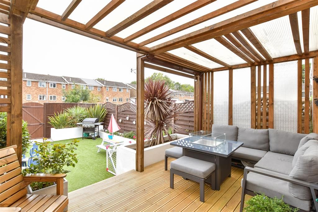 Property photo 2 of 11 Patio / Decking