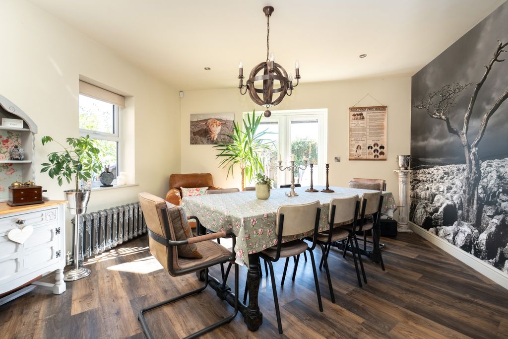 Property photo 3 of 33 Formal Dining Room