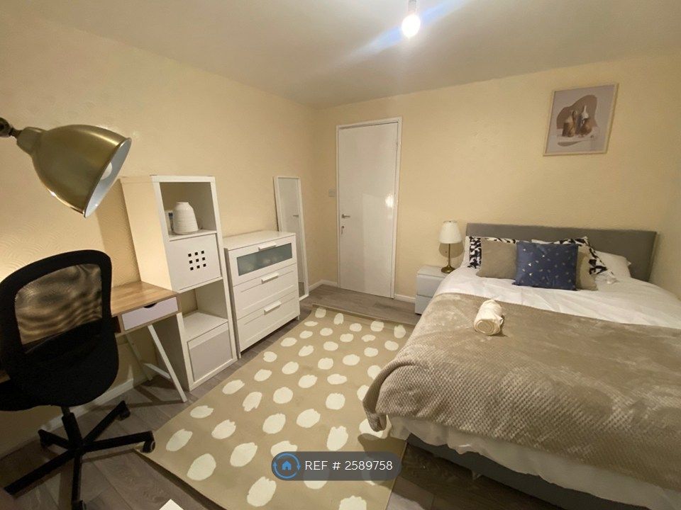 Property photo 1 of 10 Room 4 (£800Pcm)