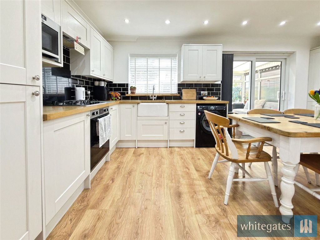 Property photo 2 of 19 Picture No. 04