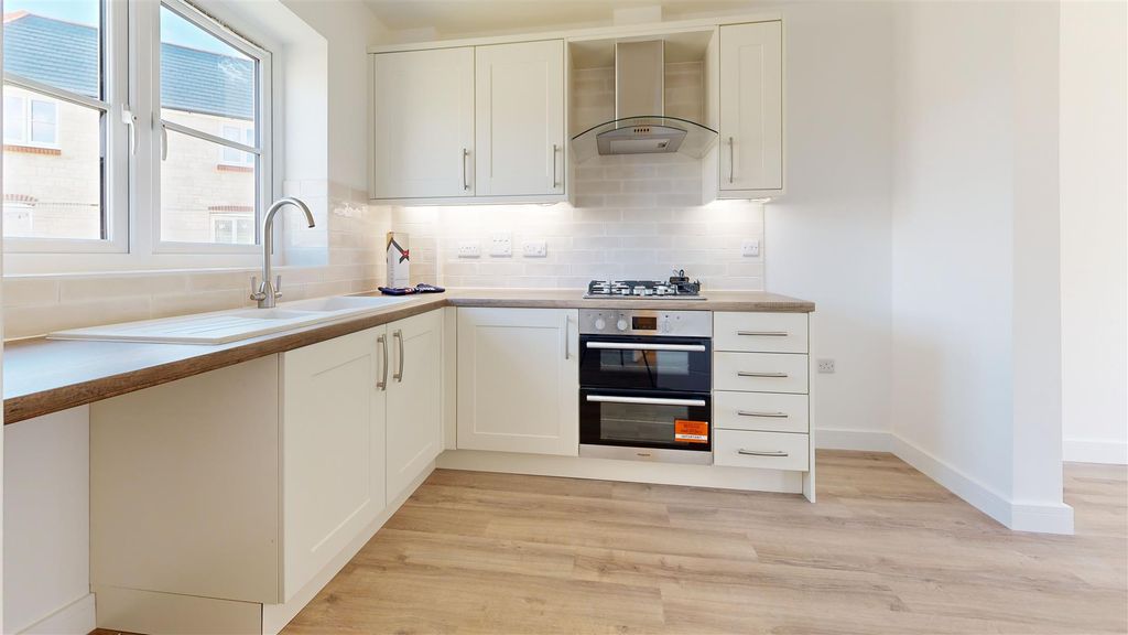 Property photo 3 of 13 Kitchen (48).Jpg