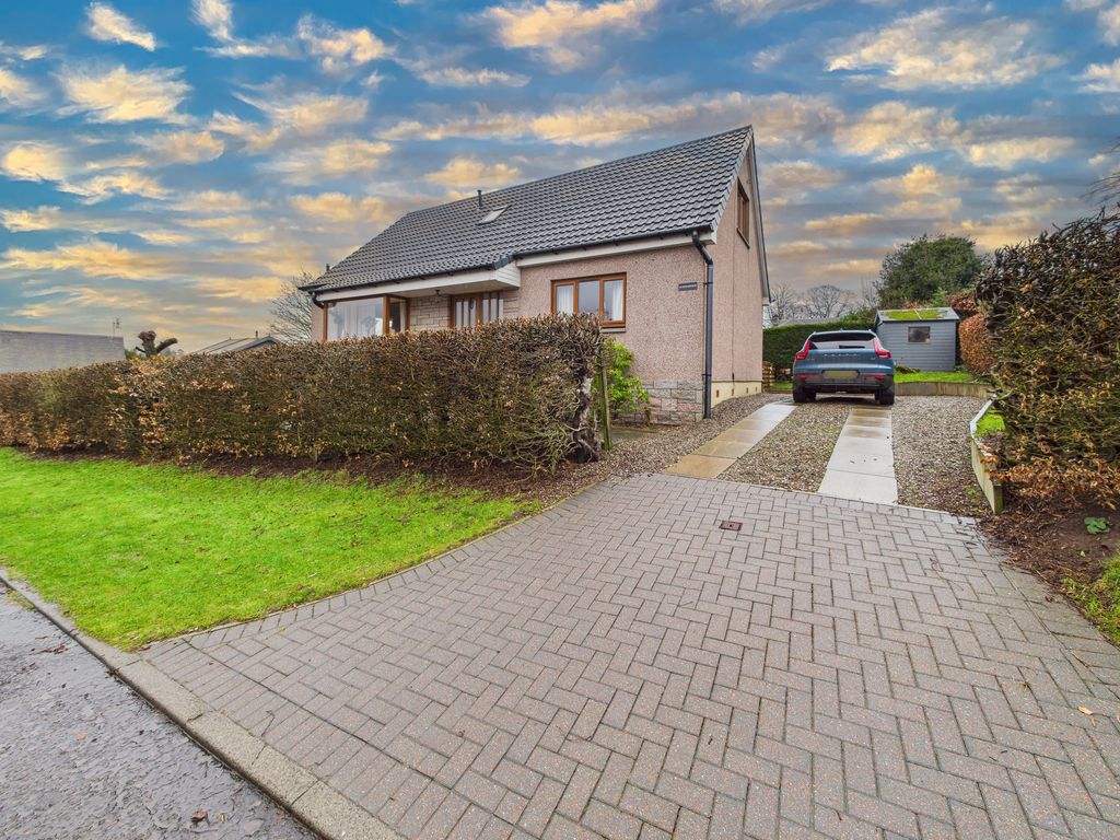 Property photo 1 of 28