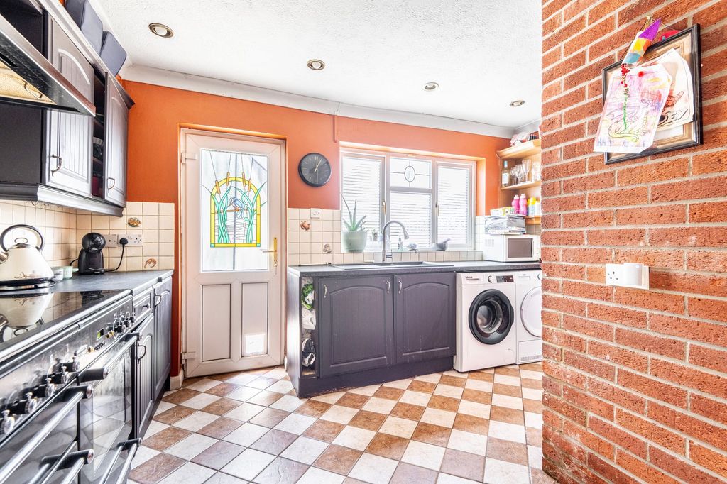 Property photo 3 of 16