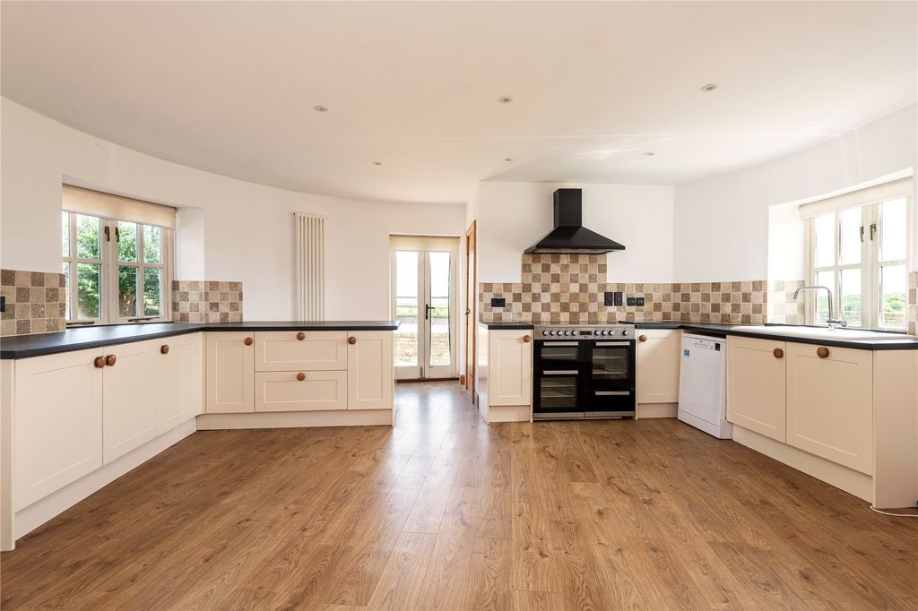 Property photo 2 of 40 Picture No. 45