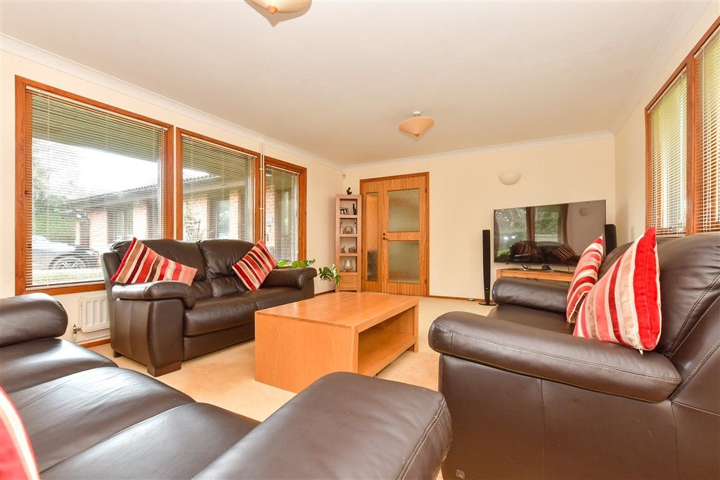 Property photo 3 of 25 Lounge