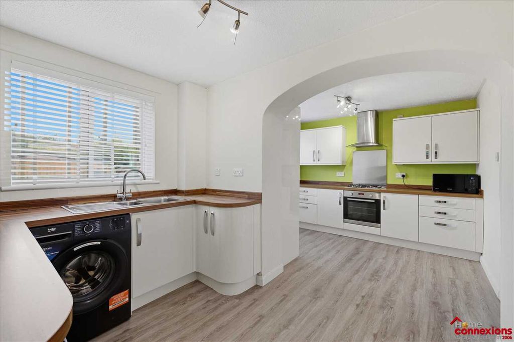 Property photo 2 of 18 Kitchen