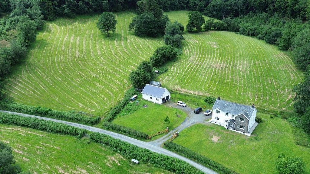 Property photo 2 of 33