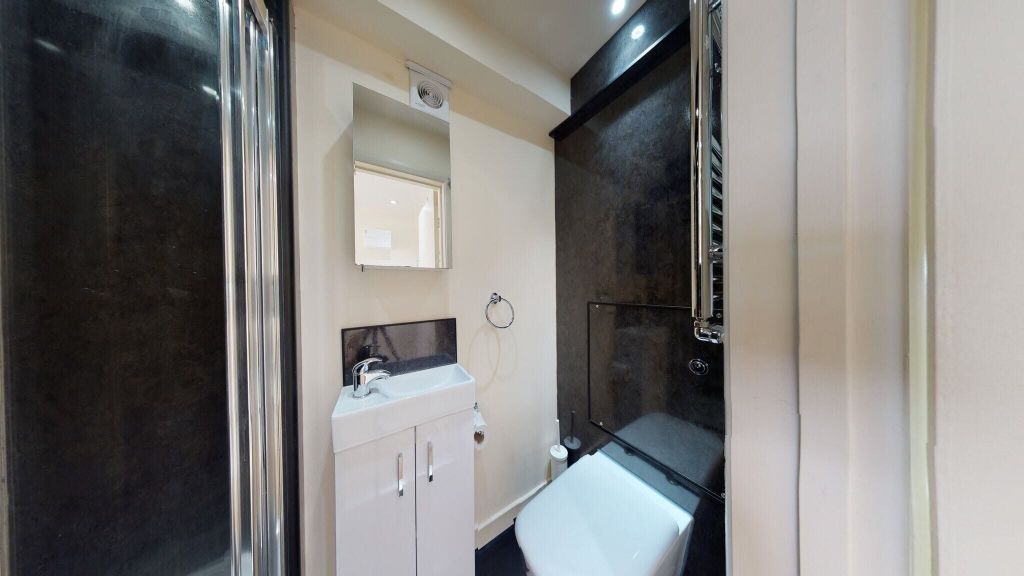 Property photo 3 of 7 Bathroom